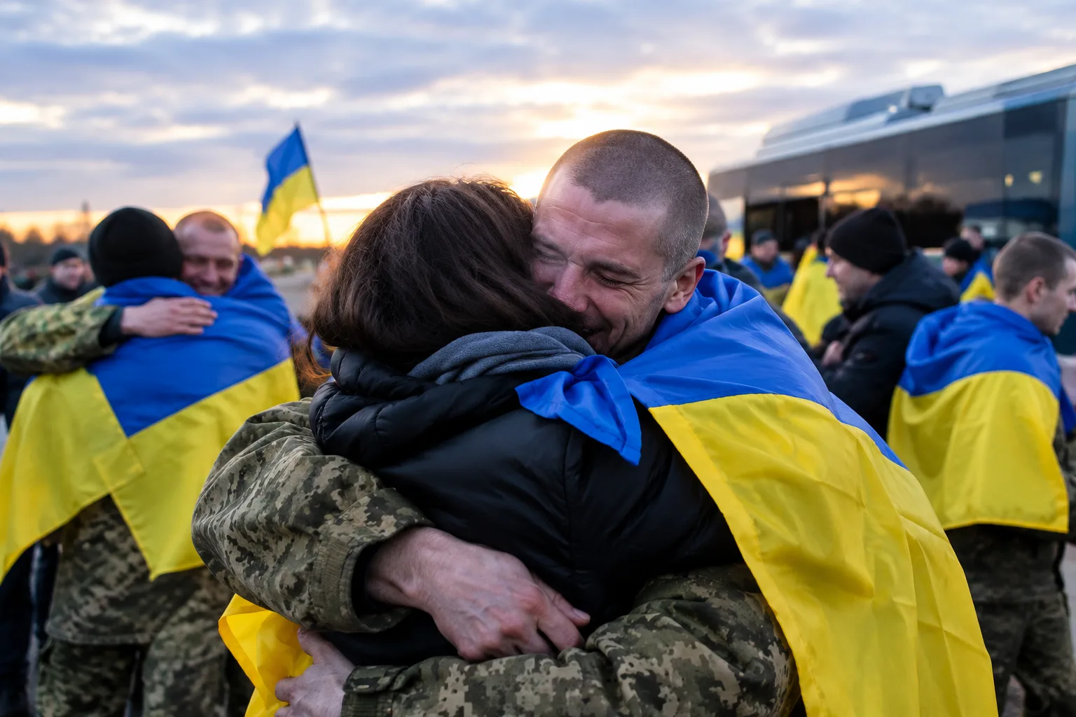Визволені з пекла: 270 українців повернулися додому з російського полону