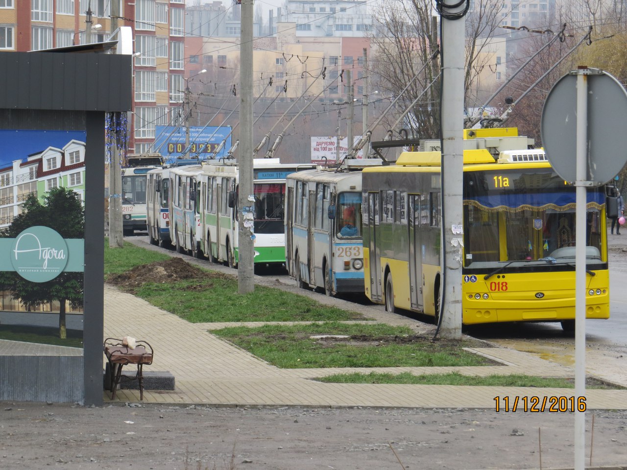Тролейбуси на Озерній. Фото: JegorJeliseenko, CC BY-SA 4.0, Wikimedia Commons